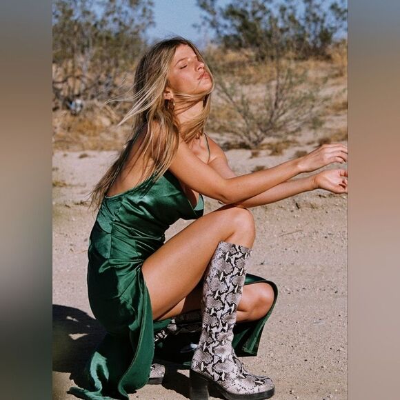 Princess Polly Green Walk The Line Satin Cowl High Slit Maxi Slip Dress XXS - Picture 3 of 8